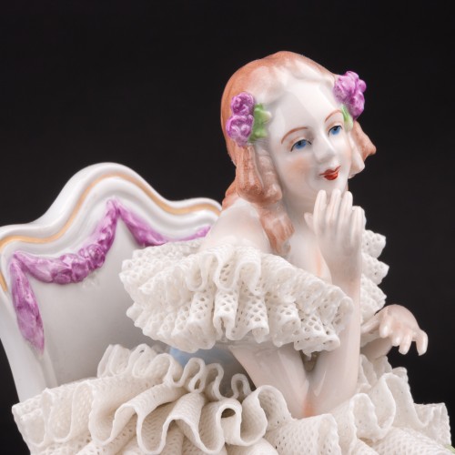 Девушка на стуле, кружевная, Sitzendorf, Германия, вт. пол. 20 в