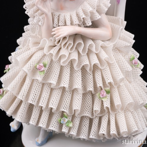 Девушка на стуле, кружевная, Sitzendorf, Германия, вт. пол. 20 в