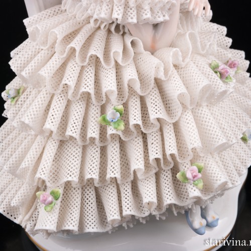 Девушка на стуле, кружевная, Sitzendorf, Германия, вт. пол. 20 в