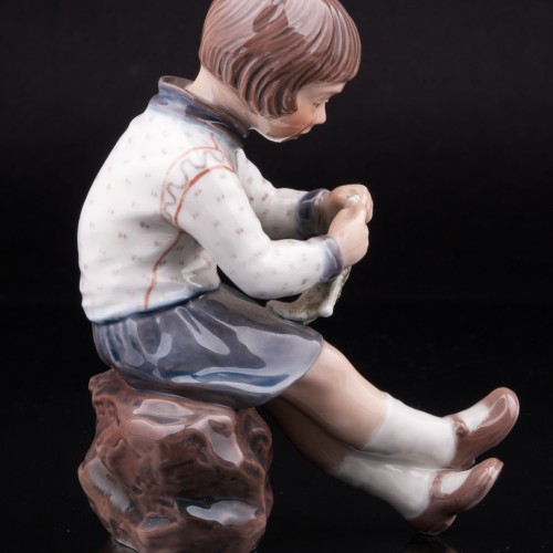 Вяжущая девочка, Dahl Jensen, Дания