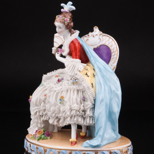 Девушка с веером на стуле, кружевная, E. A. Muller, Германия, кон. 19 - нач. 20 вв