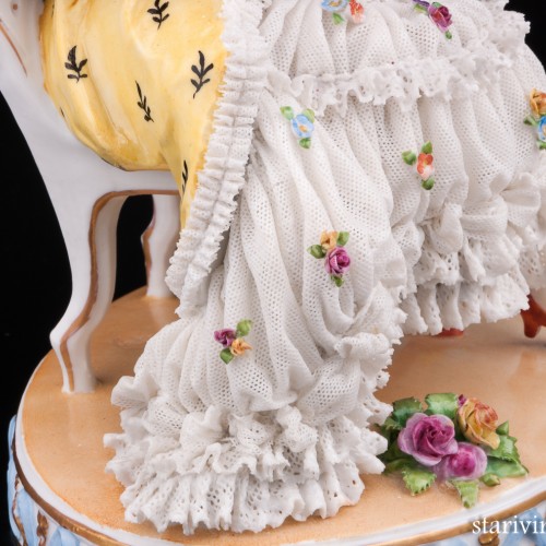 Девушка с веером на стуле, кружевная, E. A. Muller, Германия, кон. 19 - нач. 20 вв