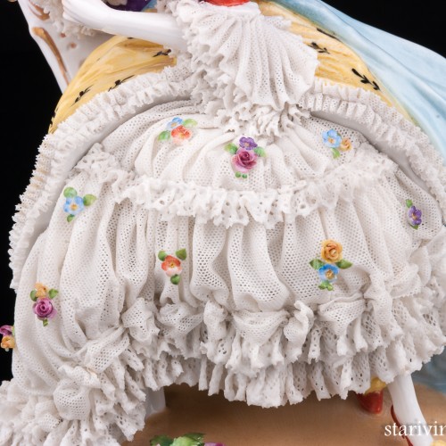 Девушка с веером на стуле, кружевная, E. A. Muller, Германия, кон. 19 - нач. 20 вв