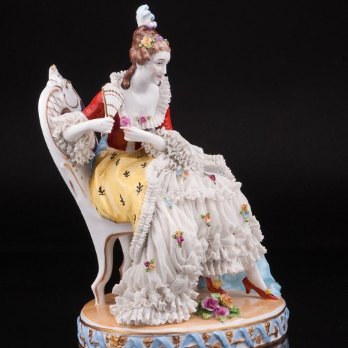 Девушка с веером на стуле, кружевная, E. A. Muller, Германия, кон. 19 - нач. 20 вв