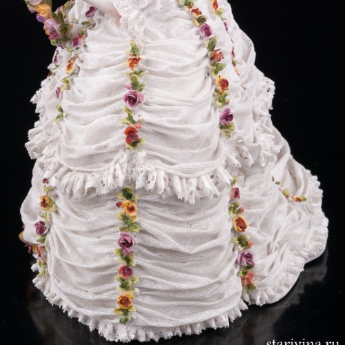 Дама с гирляндой в кружевном платье, Volkstedt, Германия, до 1935 г