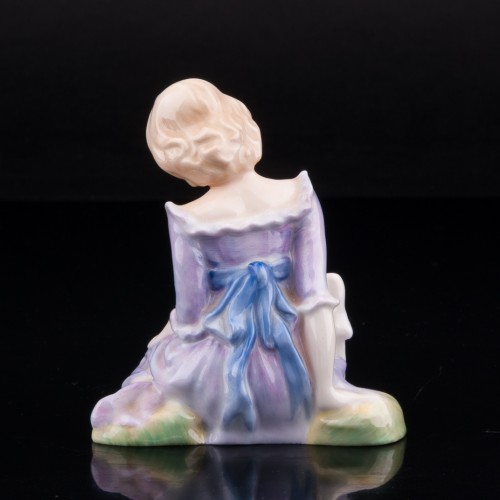 Девочка с ягненком, Royal Doulton, Великобритания