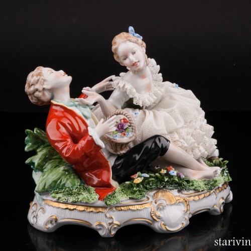 Пара с корзинкой цветов, кружевная, Unterweissbach, Германия, 1960 гг