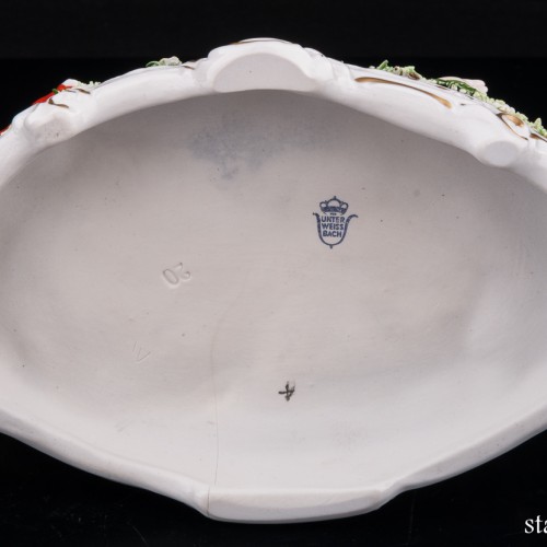 Пара с корзинкой цветов, кружевная, Unterweissbach, Германия, 1960 гг