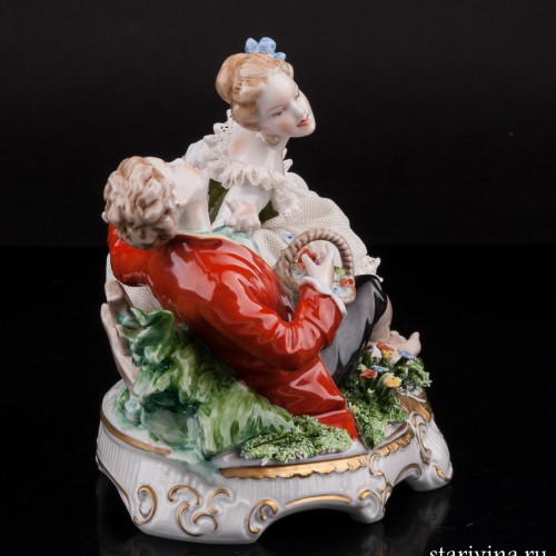 Пара с корзинкой цветов, кружевная, Unterweissbach, Германия, 1960 гг