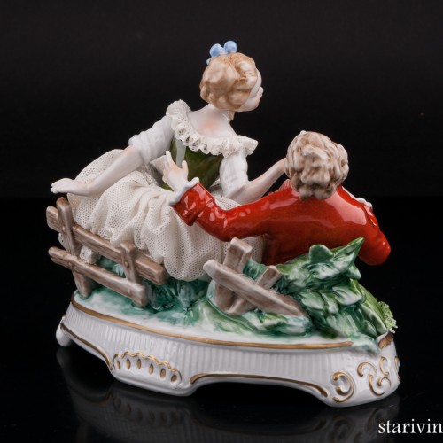 Пара с корзинкой цветов, кружевная, Unterweissbach, Германия, 1960 гг