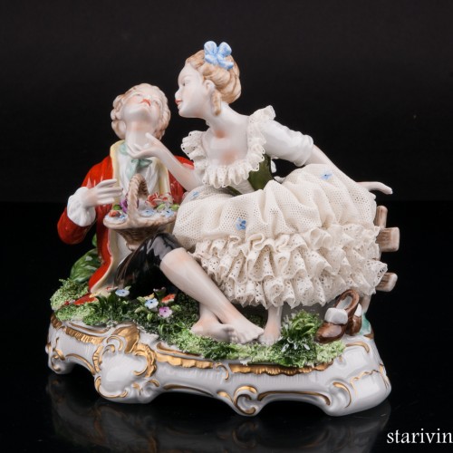 Пара с корзинкой цветов, кружевная, Unterweissbach, Германия, 1960 гг