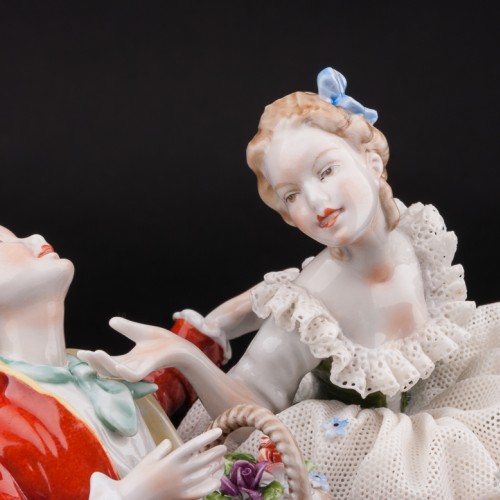 Пара с корзинкой цветов, кружевная, Unterweissbach, Германия, 1960 гг