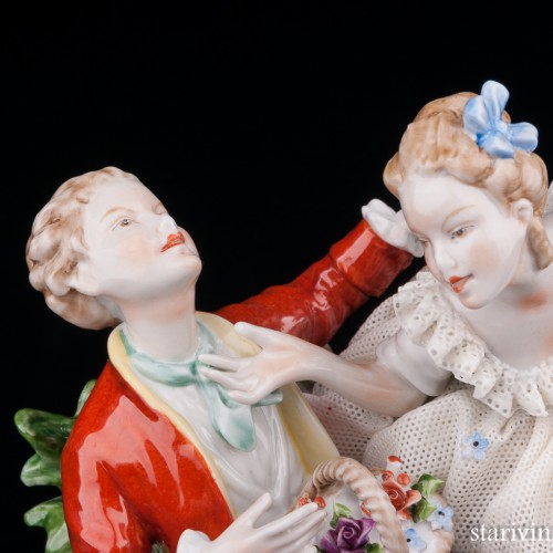 Пара с корзинкой цветов, кружевная, Unterweissbach, Германия, 1960 гг