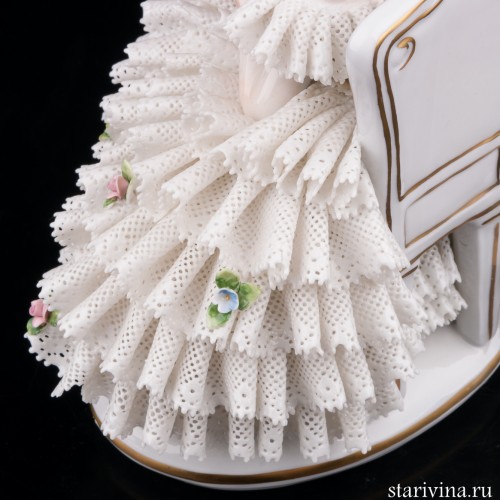 Девушка, читающая книгу, кружевная, Sitzendorf, Германия