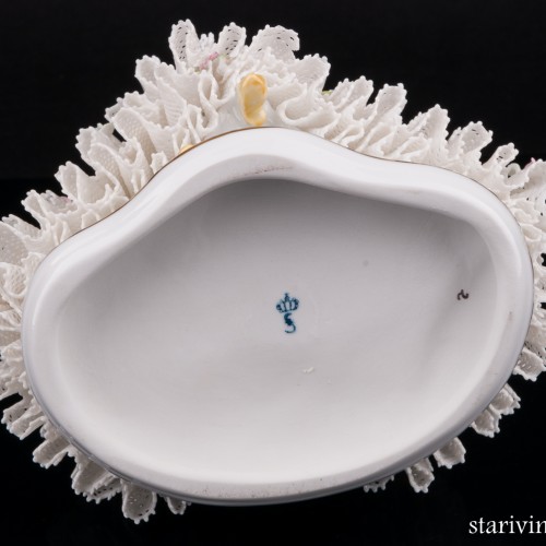 Девушка, читающая книгу, кружевная, Sitzendorf, Германия