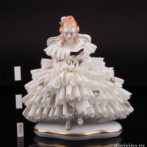 Девушка, читающая книгу, кружевная, Sitzendorf, Германия