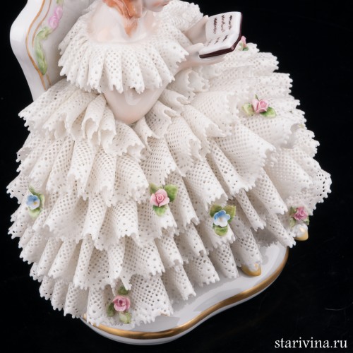 Девушка, читающая книгу, кружевная, Sitzendorf, Германия