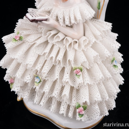 Девушка, читающая книгу, кружевная, Sitzendorf, Германия