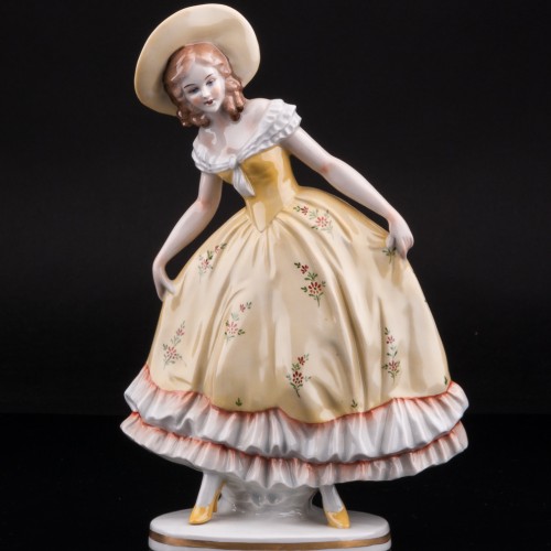 Девушка в желтом платье, Sitzendorf, Германия