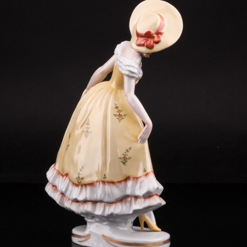 Девушка в желтом платье, Sitzendorf, Германия