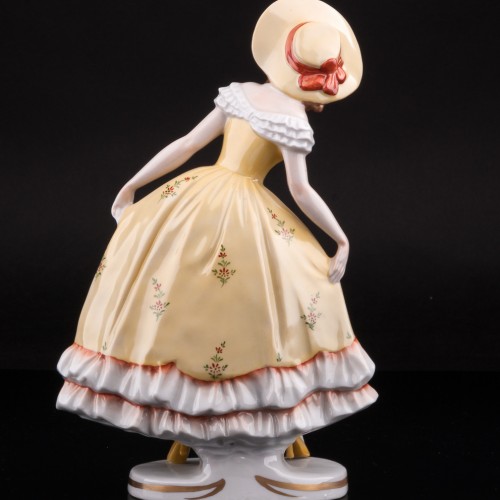 Девушка в желтом платье, Sitzendorf, Германия