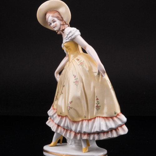 Девушка в желтом платье, Sitzendorf, Германия