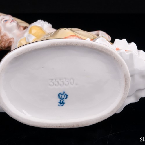 Девушка в желтом платье, Sitzendorf, Германия