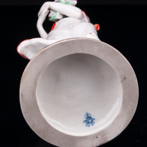 Девушка с букетом роз, Volkstedt, Германия, до 1935 г