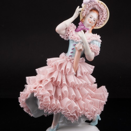 Девушка в капоре с зонтиком, кружевная, Sitzendorf, Германия