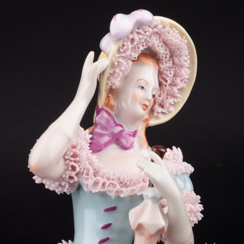 Девушка в капоре с зонтиком, кружевная, Sitzendorf, Германия