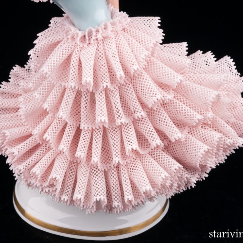 Девушка в капоре с зонтиком, кружевная, Sitzendorf, Германия