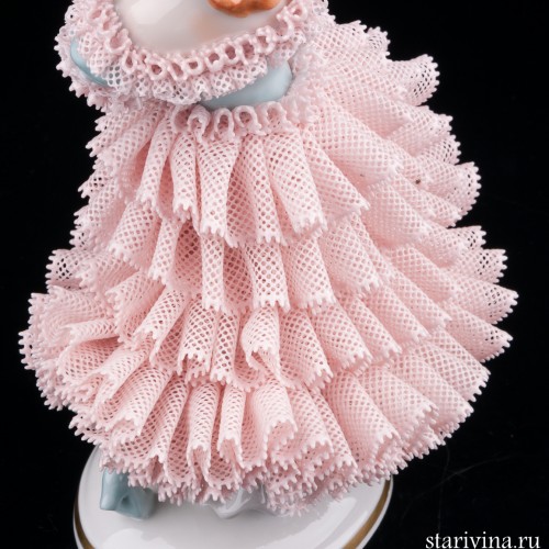 Девушка в капоре с зонтиком, кружевная, Sitzendorf, Германия