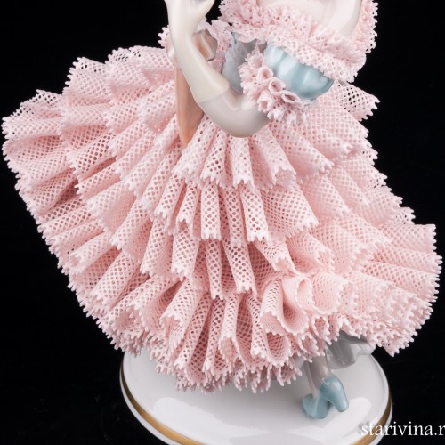 Девушка в капоре с зонтиком, кружевная, Sitzendorf, Германия