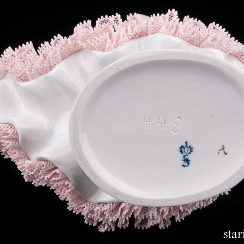 Девушка в капоре с зонтиком, кружевная, Sitzendorf, Германия