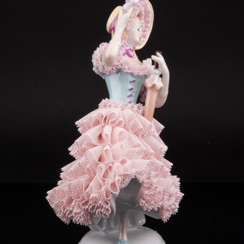 Девушка в капоре с зонтиком, кружевная, Sitzendorf, Германия