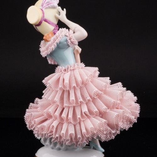 Девушка в капоре с зонтиком, кружевная, Sitzendorf, Германия