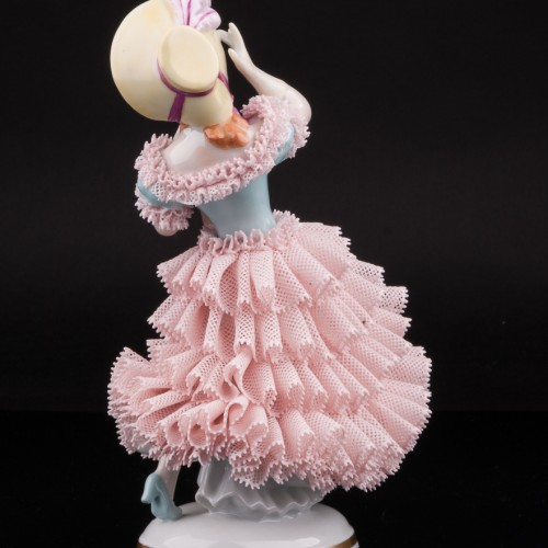 Девушка в капоре с зонтиком, кружевная, Sitzendorf, Германия