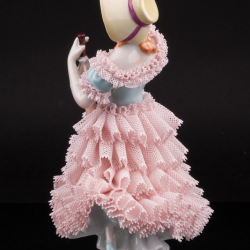 Девушка в капоре с зонтиком, кружевная, Sitzendorf, Германия