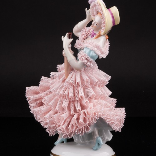 Девушка в капоре с зонтиком, кружевная, Sitzendorf, Германия