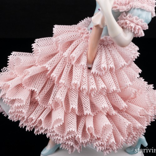 Девушка в капоре с зонтиком, кружевная, Sitzendorf, Германия