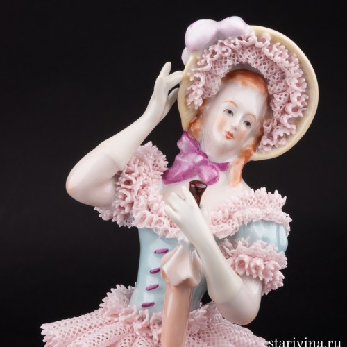 Девушка в капоре с зонтиком, кружевная, Sitzendorf, Германия