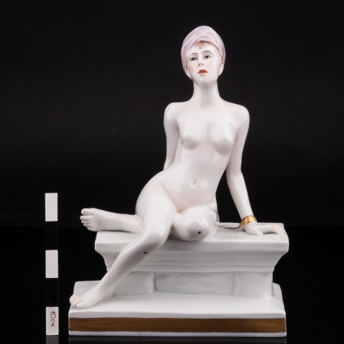 Фарфоровая статуэтка девушки Одалиска, обнаженная в оковах, Volkstedt, Германия, до 1935 г.