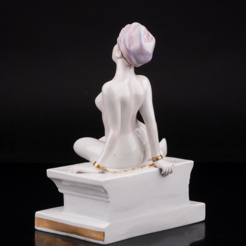 Фарфоровая статуэтка девушки Одалиска, обнаженная в оковах, Volkstedt, Германия, до 1935 г.