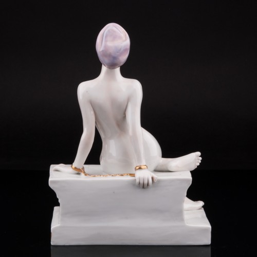 Фарфоровая статуэтка девушки Одалиска, обнаженная в оковах, Volkstedt, Германия, до 1935 г.