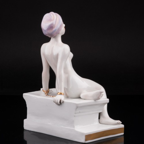 Фарфоровая статуэтка девушки Одалиска, обнаженная в оковах, Volkstedt, Германия, до 1935 г.