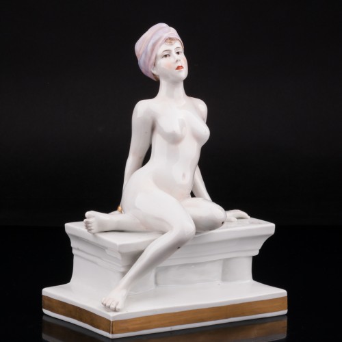 Фарфоровая статуэтка девушки Одалиска, обнаженная в оковах, Volkstedt, Германия, до 1935 г.