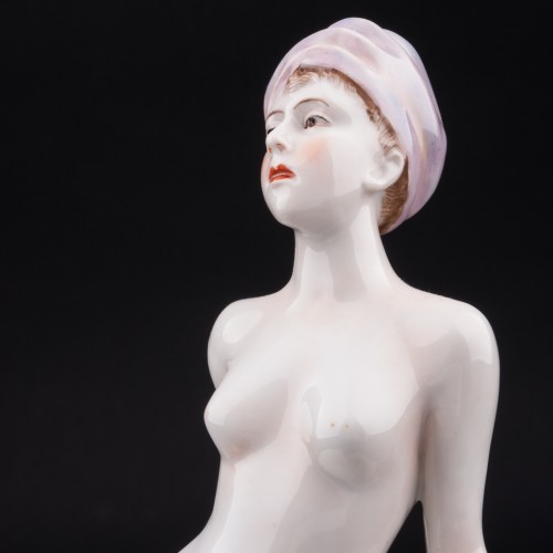 Фарфоровая статуэтка девушки Одалиска, обнаженная в оковах, Volkstedt, Германия, до 1935 г.