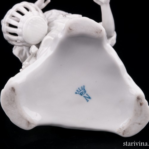 Девушка с корзиной, Дрезден, Германия, пер. пол. 20 в