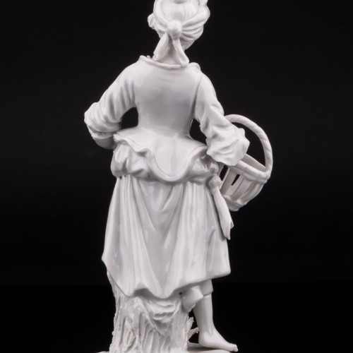 Девушка с корзиной, Дрезден, Германия, пер. пол. 20 в