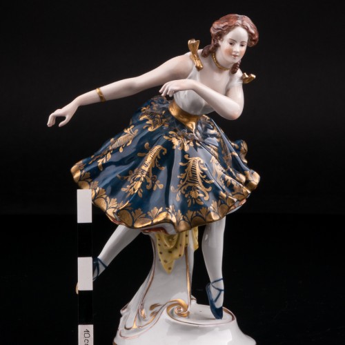 Танцующая девушка в синем платье, Volkstedt, Германия, кон. 19 - нач. 20 вв